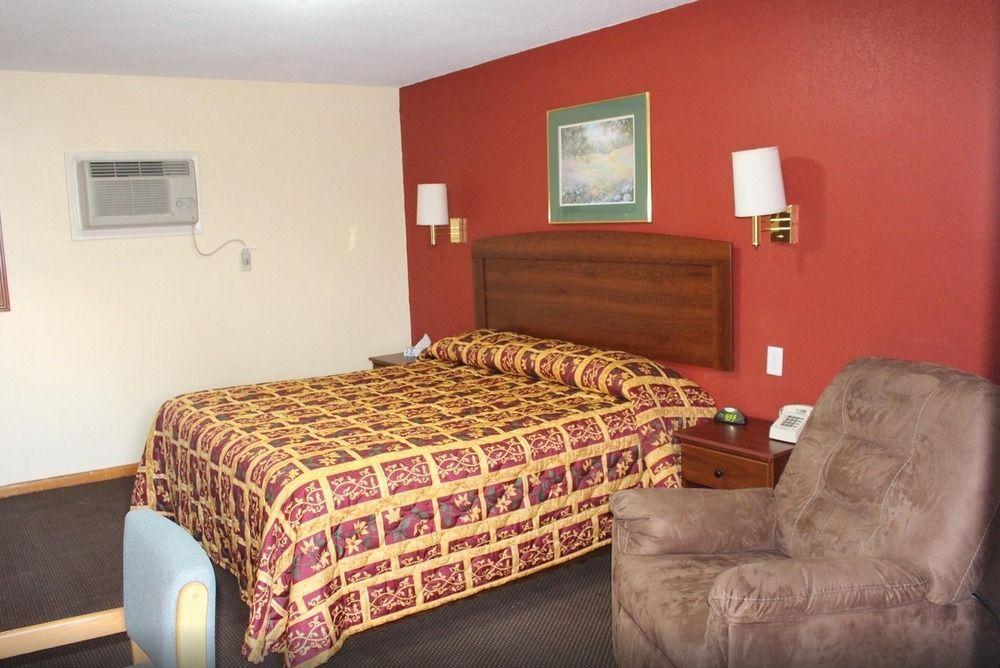 Budget Inn Oskaloosa Bagian luar foto