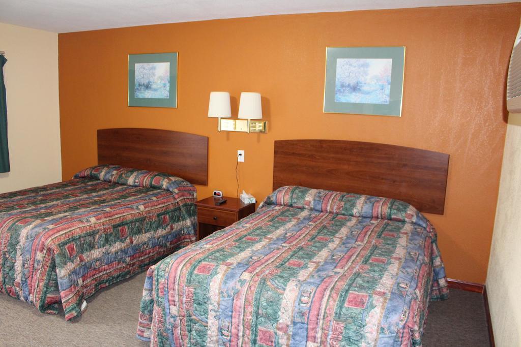 Budget Inn Oskaloosa Bagian luar foto