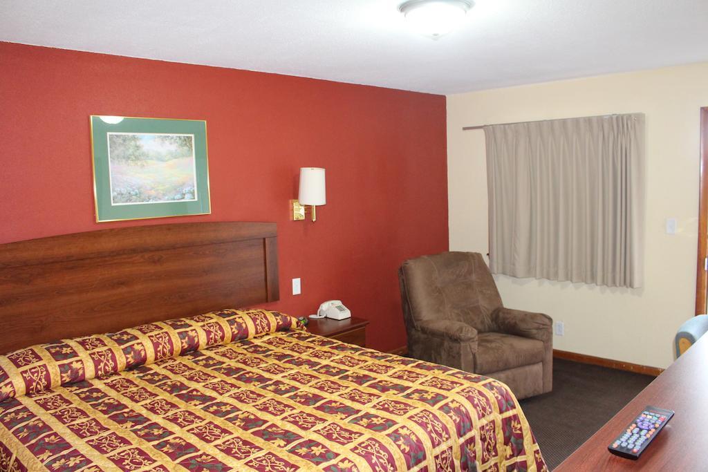 Budget Inn Oskaloosa Bagian luar foto